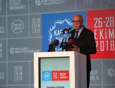 Τραγική εμφάνιση του υπουργού Μεταναστευτικής Πολιτικής, Δημήτρη Βίτσα, στην Τουρκία - Τί είπε (βίντεο